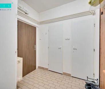 Pronájem prostorného bytu 3+1 se dvěma lodžiemi a neprůchozími poko... - Photo 1
