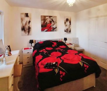 2 bedroom Flat To Let - Photo 3
