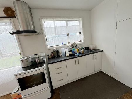 A home with walking distance to mall and schools. - Photo 4