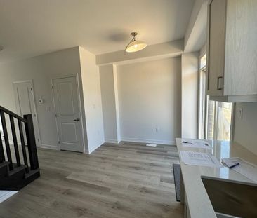 For Lease - 461 Blackburn Drive Unit# 48, Brantford, Ontario - Photo 5