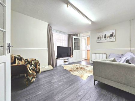 Guide Price £2,950 pcm - Available Now - Part Furnished - Photo 2