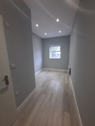 2 Bed Flat, Hither Green Lane, SE13 - Photo 1