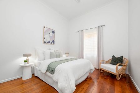 CHARACTER-FILLED HOME IN A PRIME INNER-CITY LOCATION - Photo 3