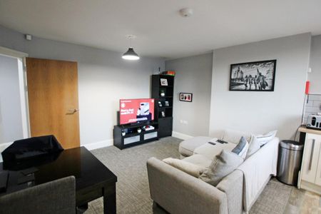 2 bedroom flat to rent - Photo 2