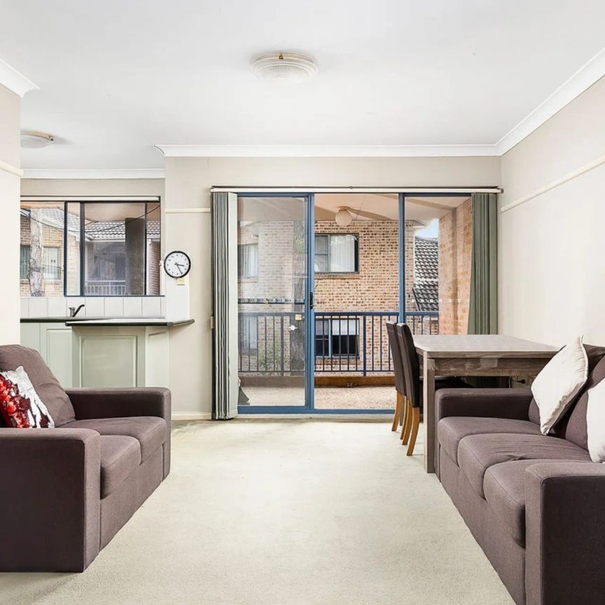 Beautiful light filled central apartment! - Photo 1