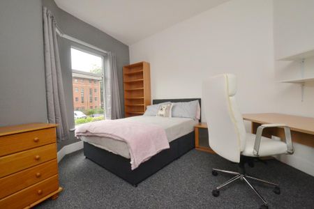 4 bedroom terraced house to rent - Photo 3