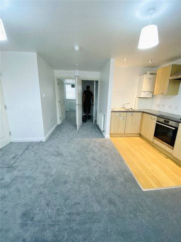 Warden Court, - Photo 4