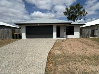 Family Home in Kelso - Photo 5