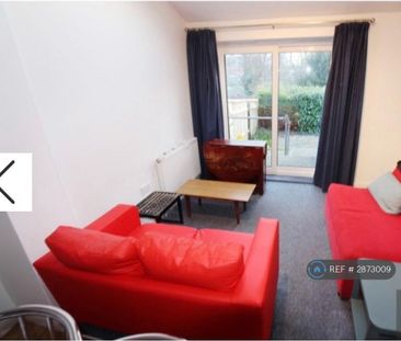 6 bedroom semi-detached house to rent - Photo 1