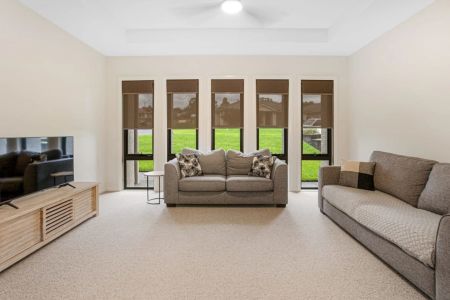 Five Bedroom Home - Photo 2