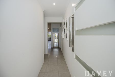1A Raff Place, Padbury WA 6025 - House For Rent - $750 | Domain - Photo 5