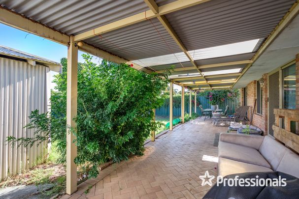 7 Emperor Close, Seville Grove WA 6112 - Photo 1