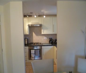 2 bedroom Flat To Let - Photo 5