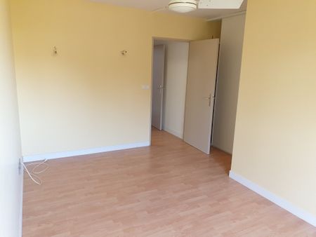 Location Appartement 3 pièces 66m² MARSEILLE 8ème - Photo 5