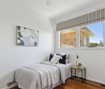 Impeccably Presented 2-Bedroom Unit in Sought-After Glen Waverley - Photo 2