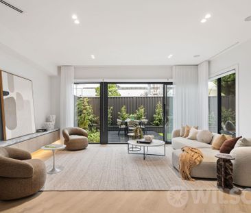 Brand-New Luxury Townhouse in Exclusive Cul-de-Sac - Photo 4