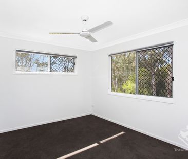 3 BED, A/C, MINUTES TO GATEWAY Large living space unit, gas cooktop... - Photo 6