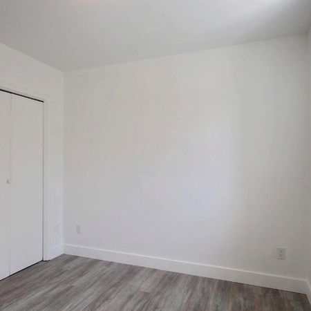 ✨ GRAND 2 1/2 - SEMI-MEUBLÉ / BALCON + RANGEMENT ✨ - Photo 4