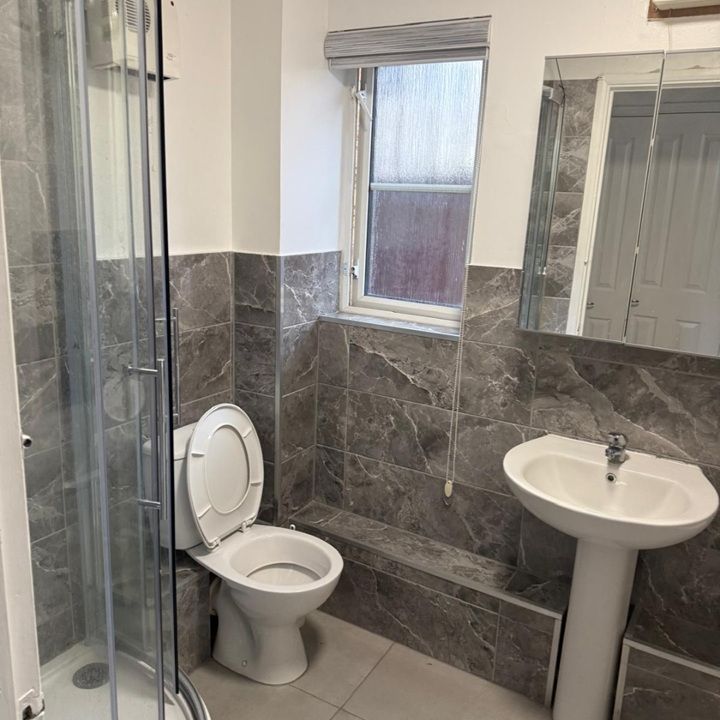 2 Bed Flat, Kingfisher Way, NW10 - Photo 1