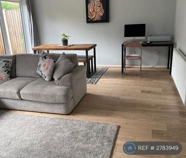 3 bedroom semi-detached house to rent - Photo 3