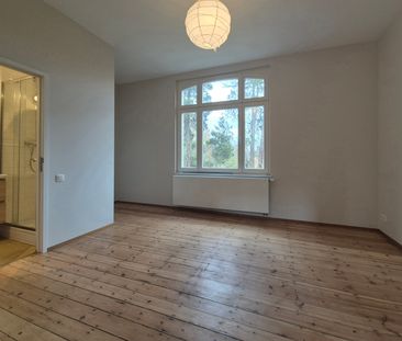 Exceptionally charming, RENOVATED house in a quiet street - Photo 6