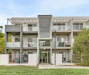 Spacious Two-Bedroom Apartment Steps From Light Rail - Photo 5