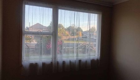 Under Contract- 3 Bed, 2 garages! - Photo 5