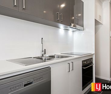 Gungahlin Living At Its Best - Photo 5