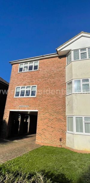 Bournehall Avenue, Bushey - Photo 1