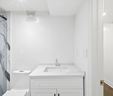 For Lease - 212 Venice Gate Drive, Vaughan, Ontario - Photo 5