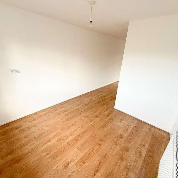 Neville Shaw, Basildon, SS14 - Photo 1