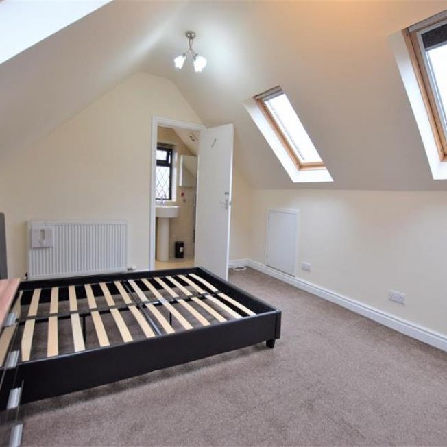 Royle Green Road, Northenden - Photo 1