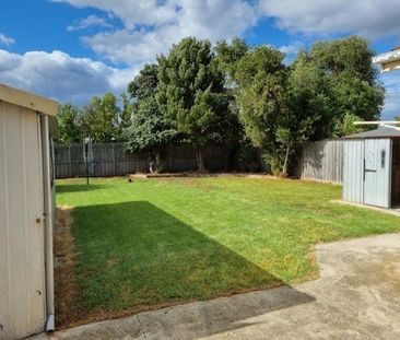 Neat & Tidy Three Bedroom Home. - Photo 6