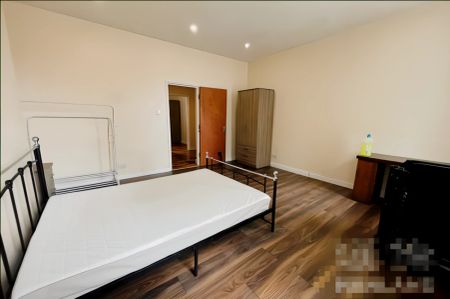 2 bedroom 1 bathroom - Photo 2