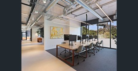 Big on Space, Easy on Rent – Unfurnished Studio That Stands Out - Photo 3