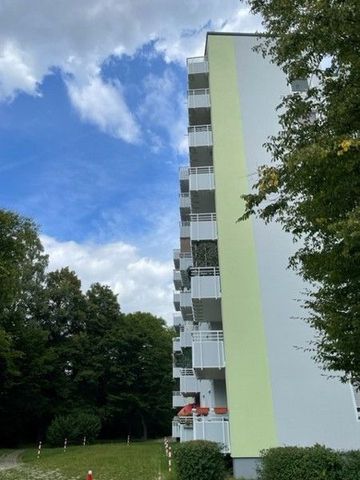 Etwas besonderes: ansprechende 2-Zimmer-Wohnung im Erdgeschoss mit Balkon in Sanierungsphase - Photo 3