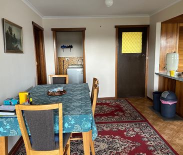 Neat family home - Photo 3