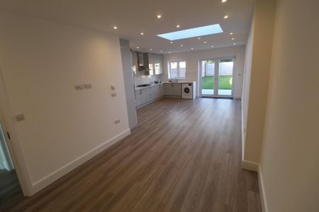 4 bedroom terraced house to rent - Photo 4