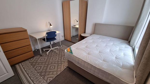 4 bedroom terraced house to rent - Photo 1