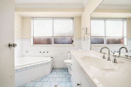 Fully Renovated Family Home - Photo 5