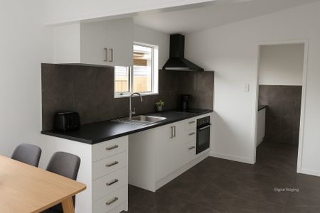 Beautifully Renovated 3-Bedroom Home - Convenient and comfortable living - Photo 4