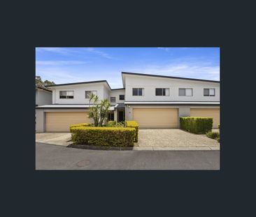 Double Garage 3 Bedroom Townhouse with an internal lift! - Photo 2