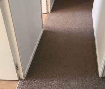 This tidy 3-bedroom, 1-bathroom home - Photo 3