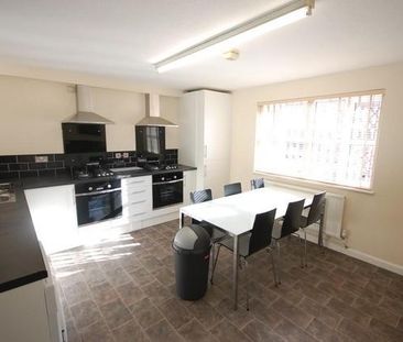6 bedroom terraced house to rent - Photo 2