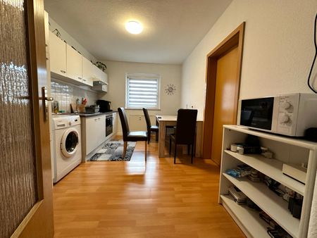 Geräumige 2R-Wohnung mit Balkon und EBK - Foto 3