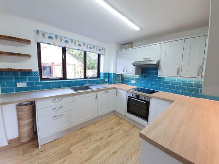 3 bedroom detached house to rent - Photo 3