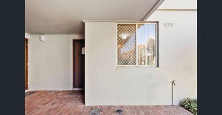 Charming 2-Bedroom Ground-Floor Unit in the Heart of Mandurah - Photo 2