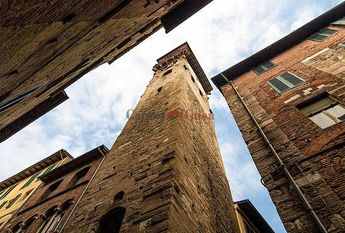 Ampio appartamento con terrazzino libero da metà marzo 2026 !