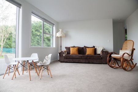 3 Bedroom House On A Large Private Rear Section - Photo 2