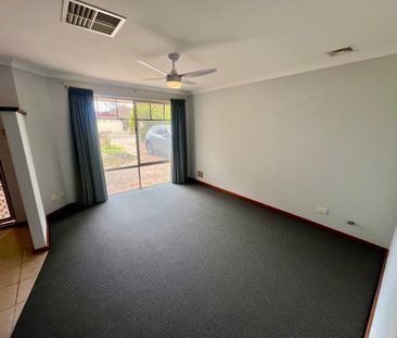 Family home in the heart of Erskine - Photo 3